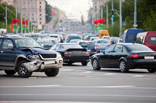 a car accident in the middle of a traffic jam | Colorado Multi-Car Accident Attorneys